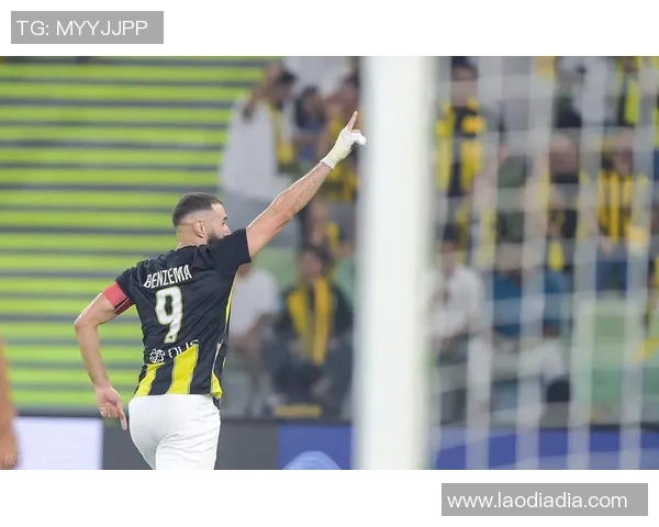 足球明星为何多为前锋位置解析与背后原因探讨